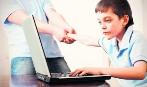 الأطفال وأجهزة الكمبيوتر